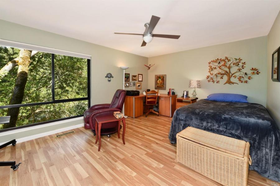 40 Oak Forest Place