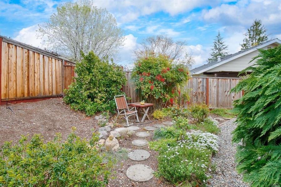 8894 Oakmont Drive
