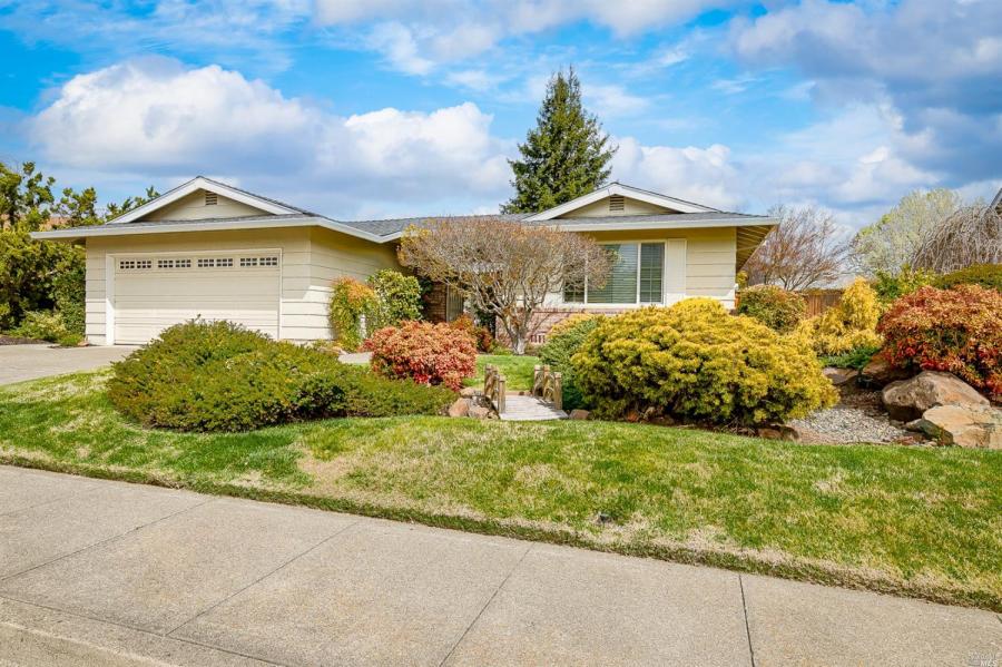 8894 Oakmont Drive