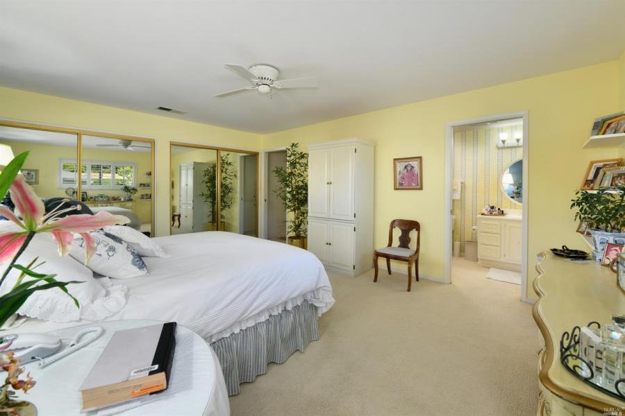 342 Oak Leaf Circle