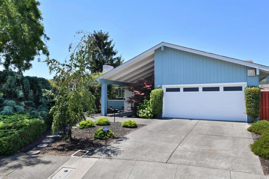 8839 Hood Mountain Circle