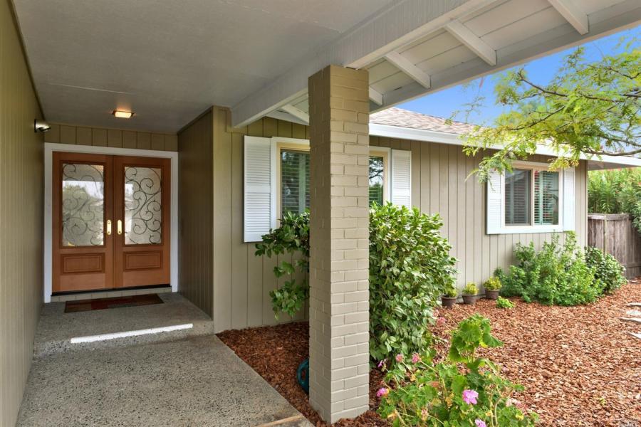 118 Valley Oaks Drive