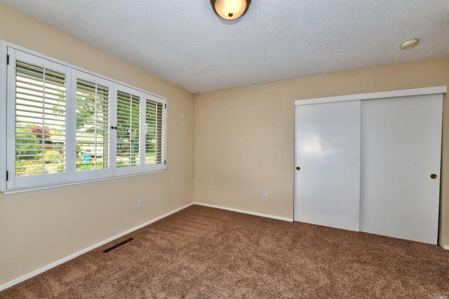 118 Valley Oaks Drive