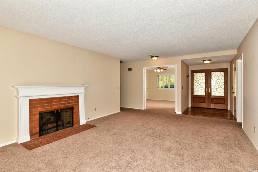 118 Valley Oaks Drive