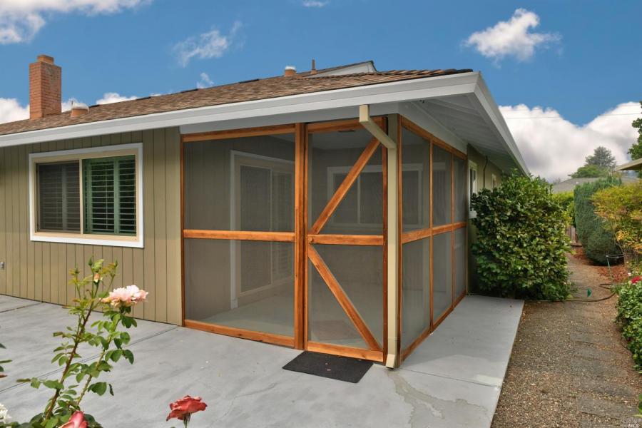 118 Valley Oaks Drive