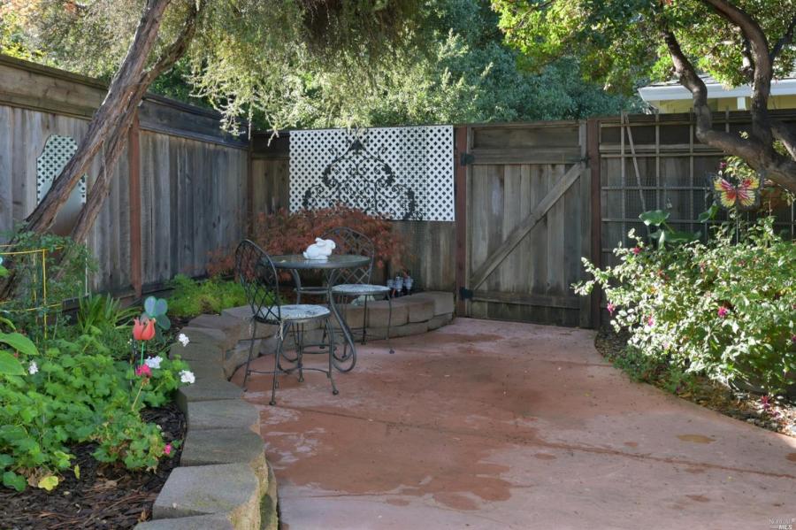20 Meadowgreen Circle