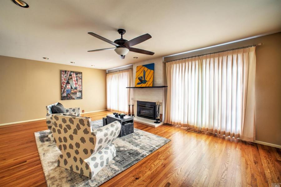 7 Oak Leaf Place