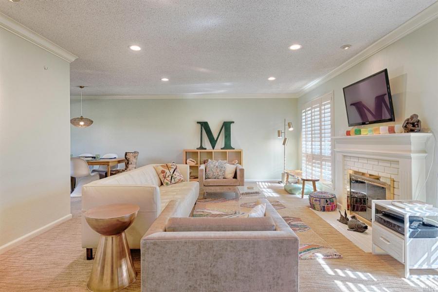 109 Valley Oaks Drive