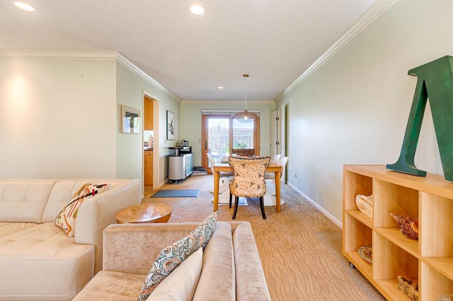 109 Valley Oaks Drive