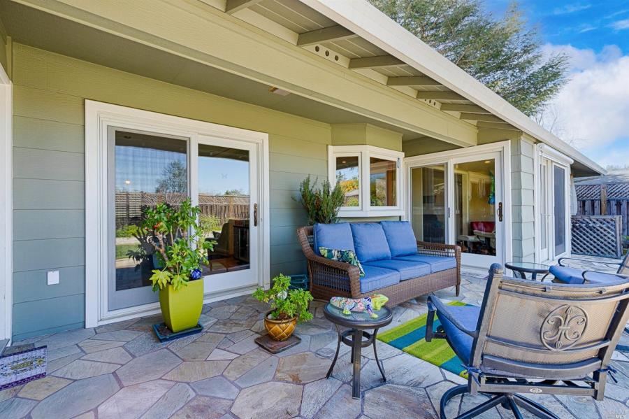 109 Valley Oaks Drive