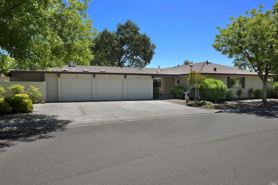445 Twin Lakes Circle