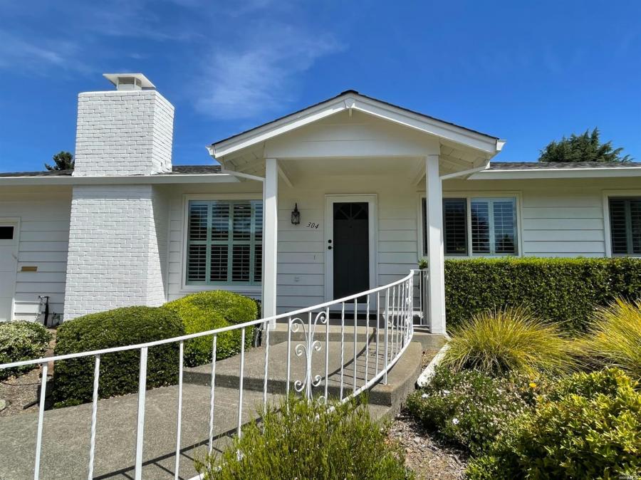 304 Belhaven Circle