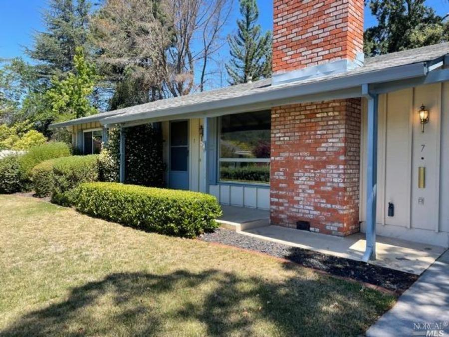 7 Oakhurst Place