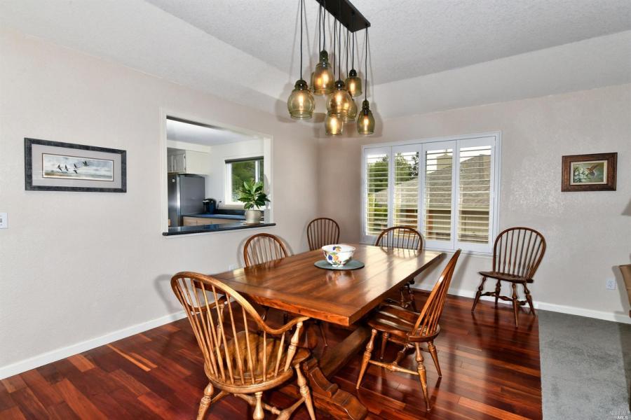 406 Crestridge Court