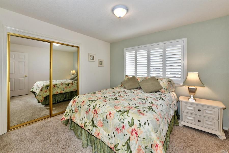 406 Crestridge Court