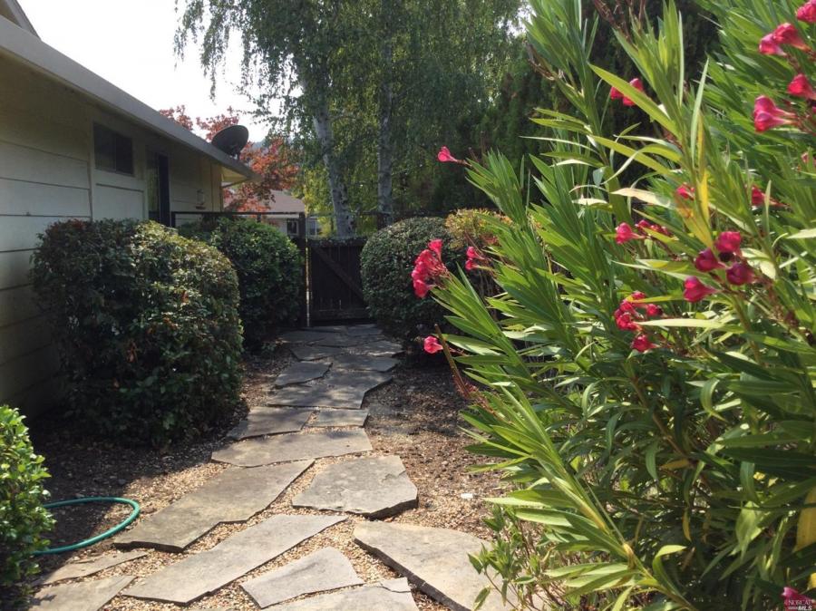 8916 Acorn Lane