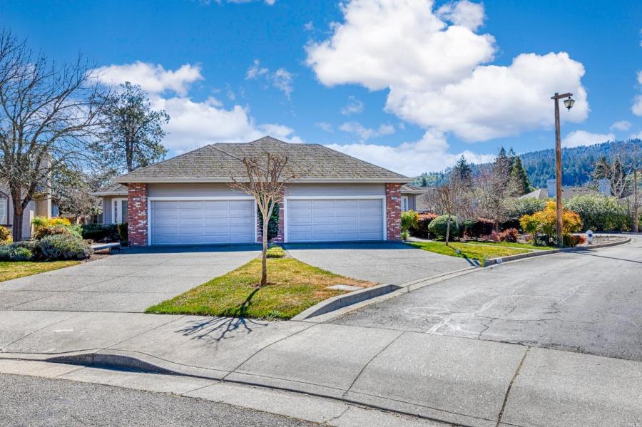 162 White Oak Dr