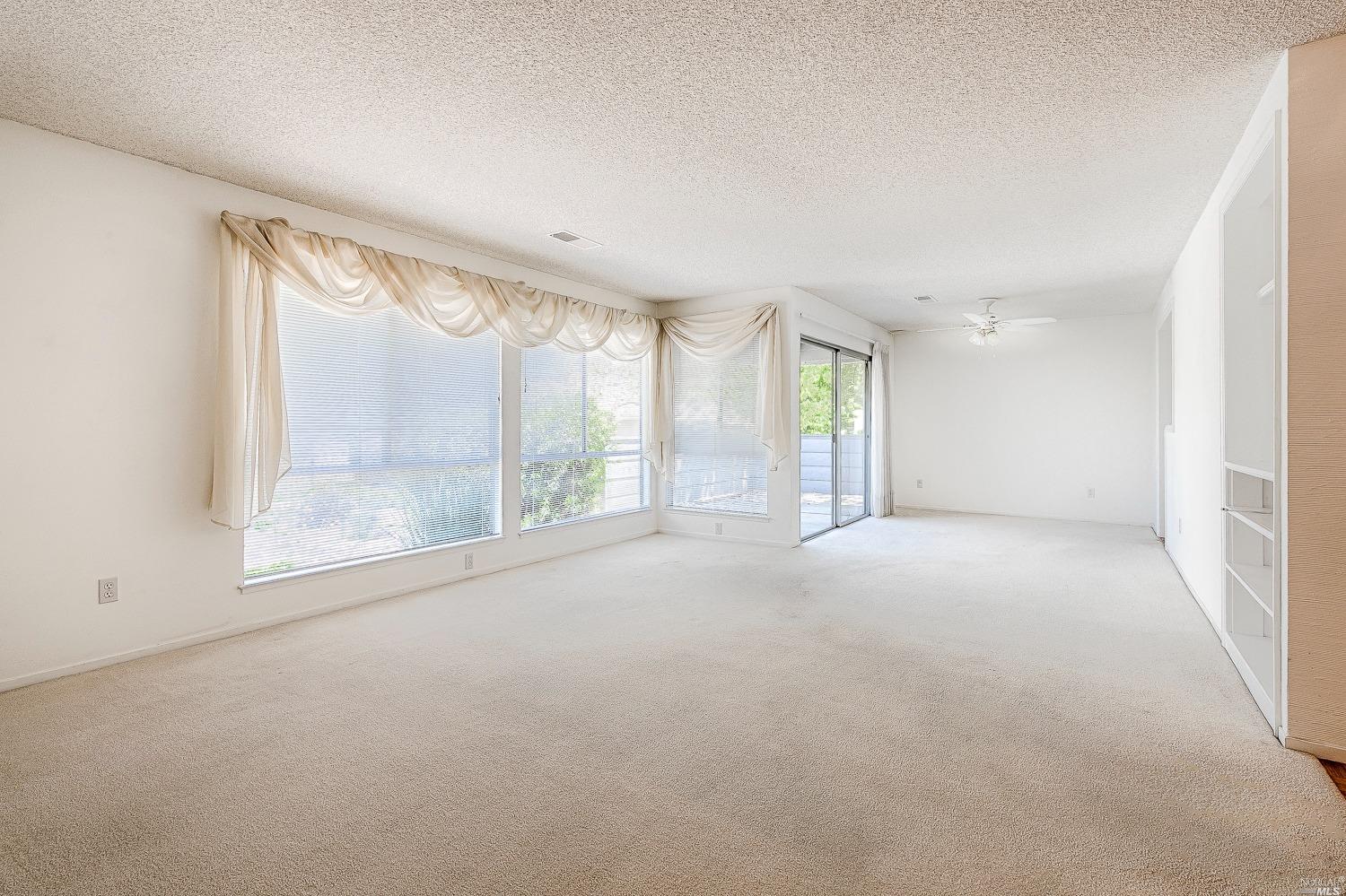 7405 Oak Leaf Drive