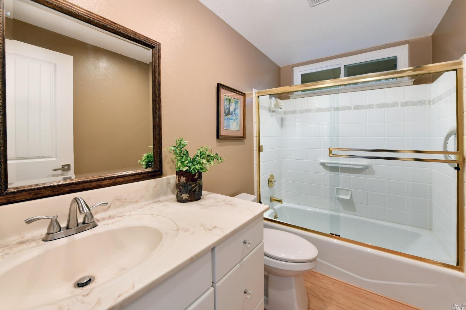 10 Meadowgreen Circle