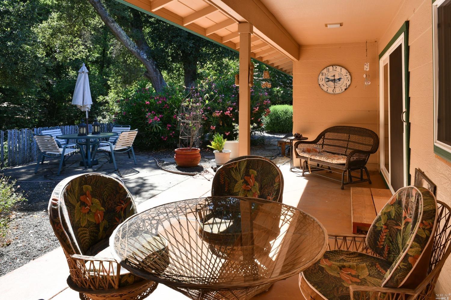 10 Meadowgreen Circle
