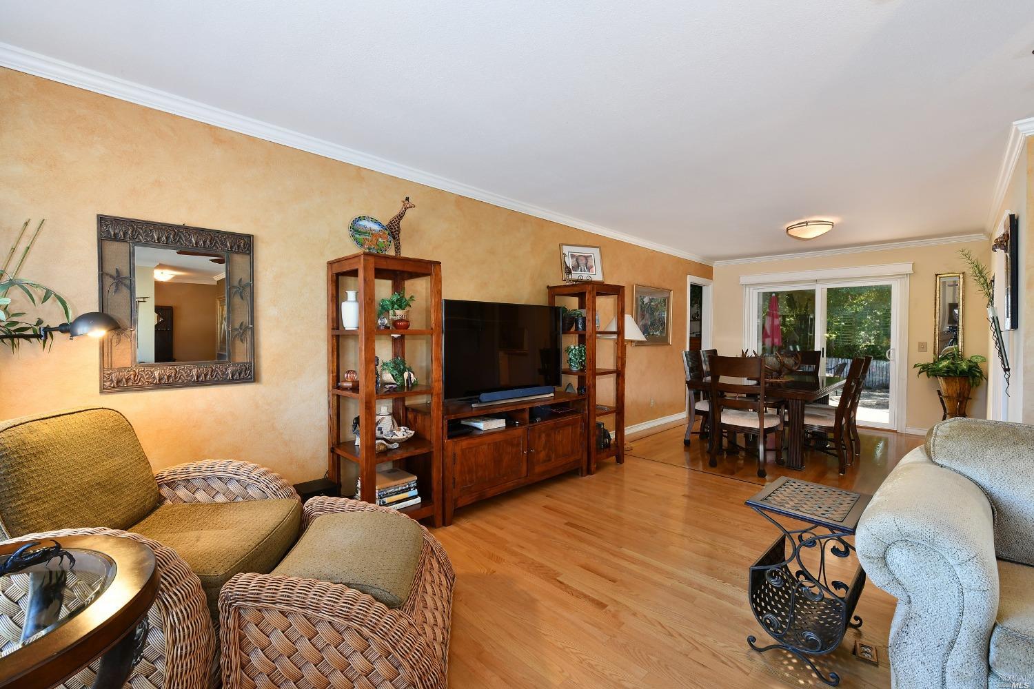 10 Meadowgreen Circle