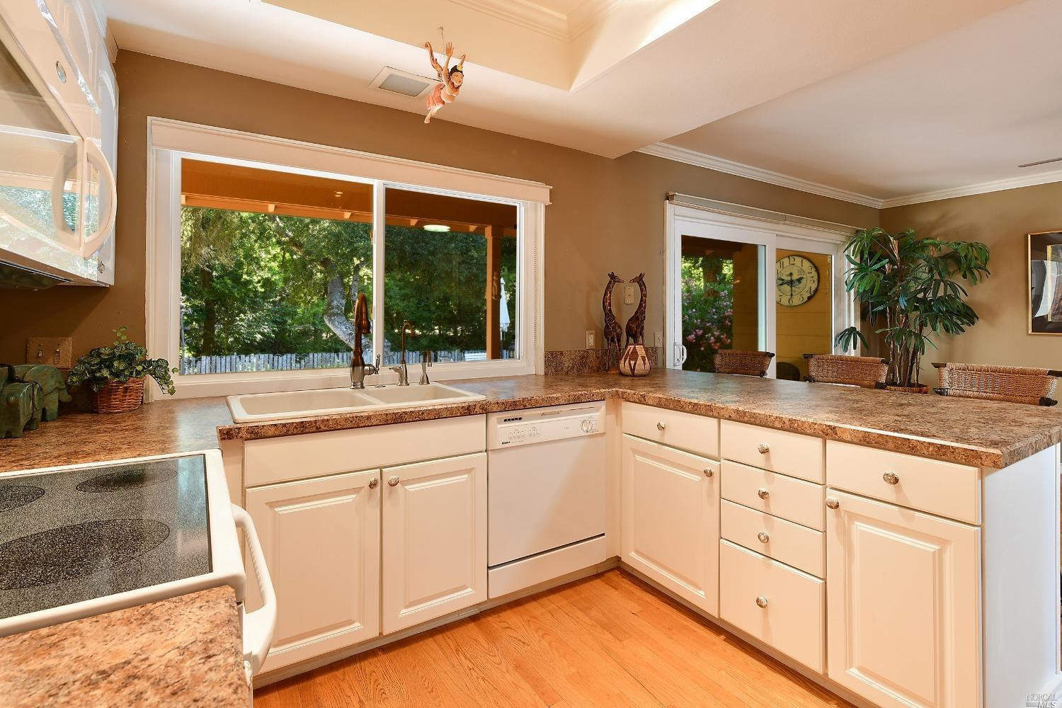 10 Meadowgreen Circle