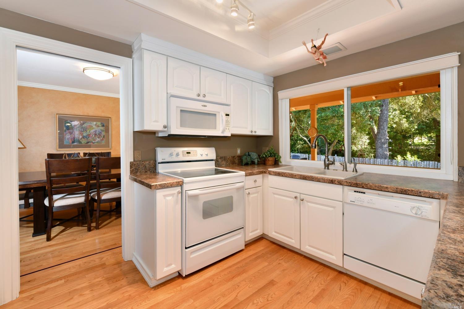 10 Meadowgreen Circle