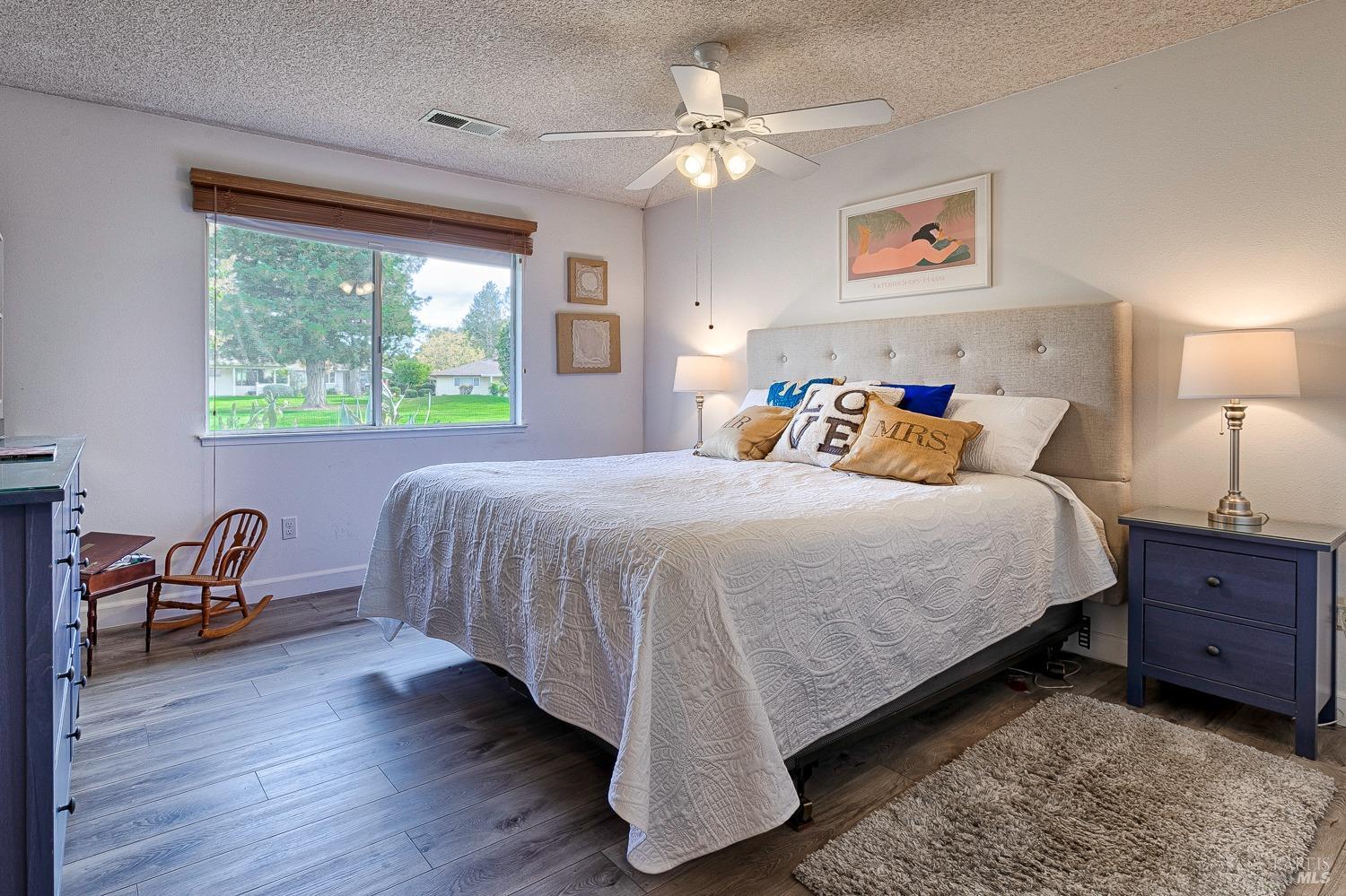 350 Oak Leaf Circle