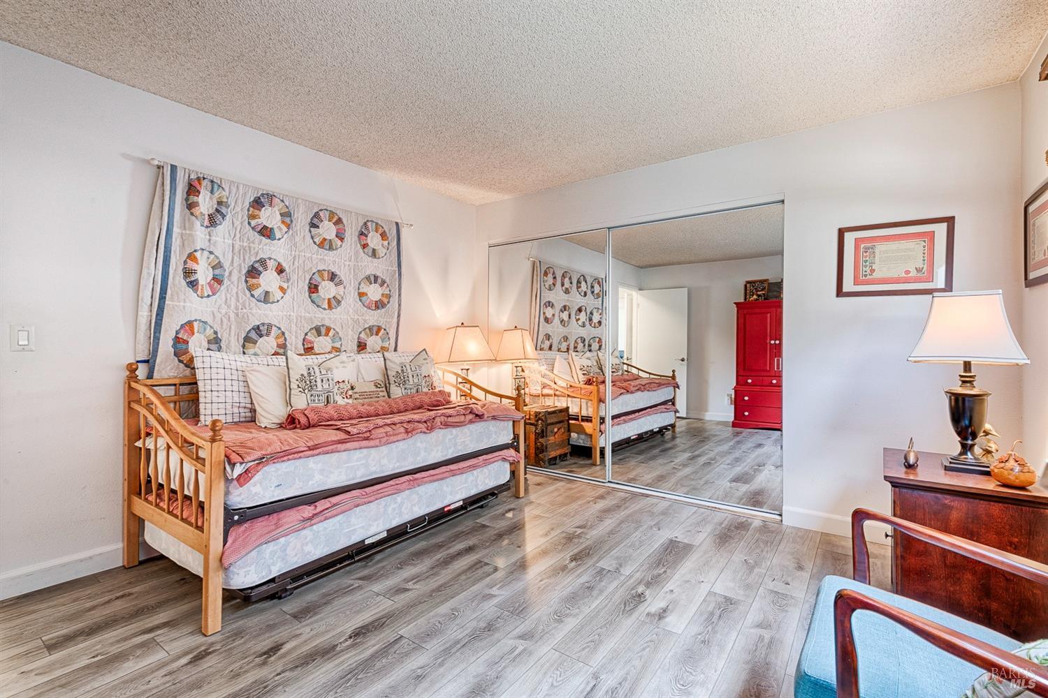 350 Oak Leaf Circle