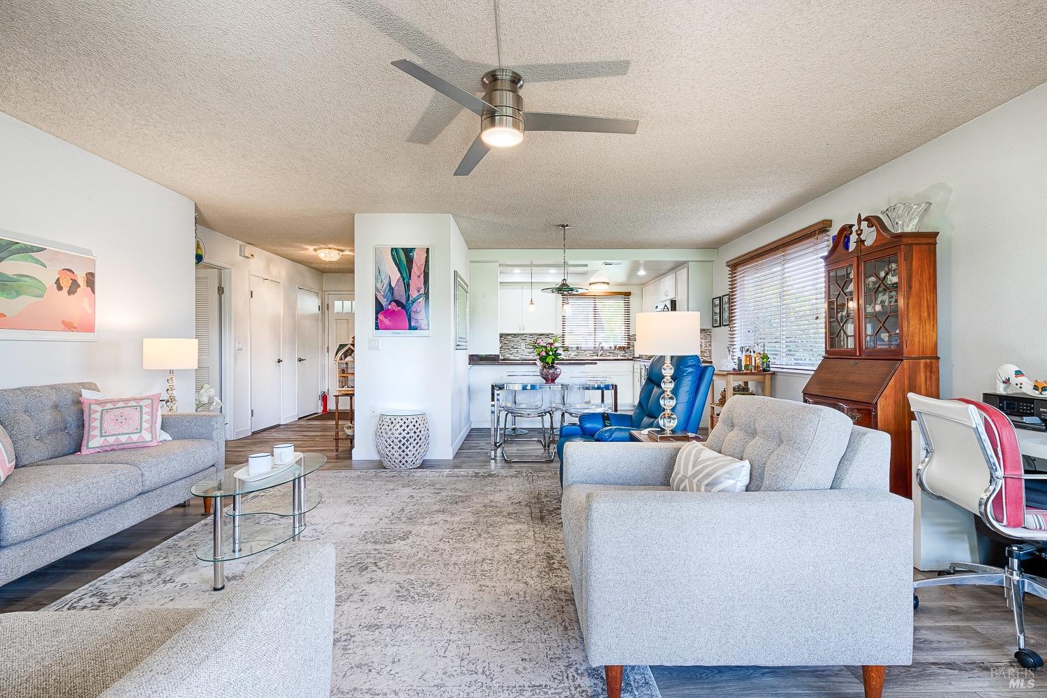 350 Oak Leaf Circle