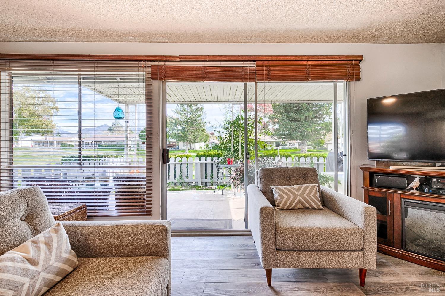 350 Oak Leaf Circle