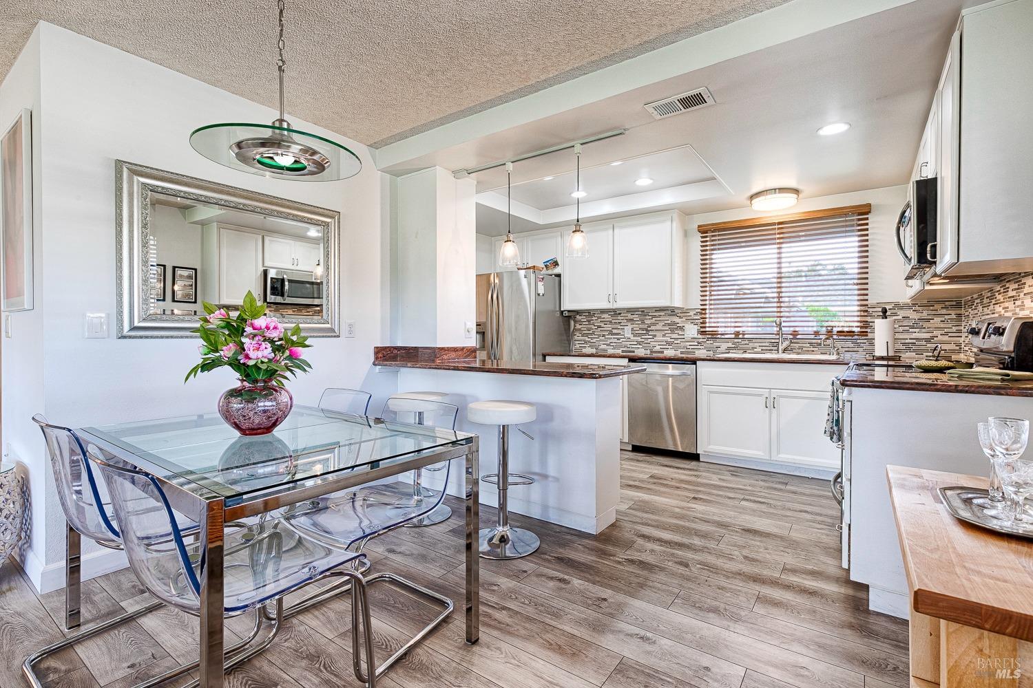 350 Oak Leaf Circle