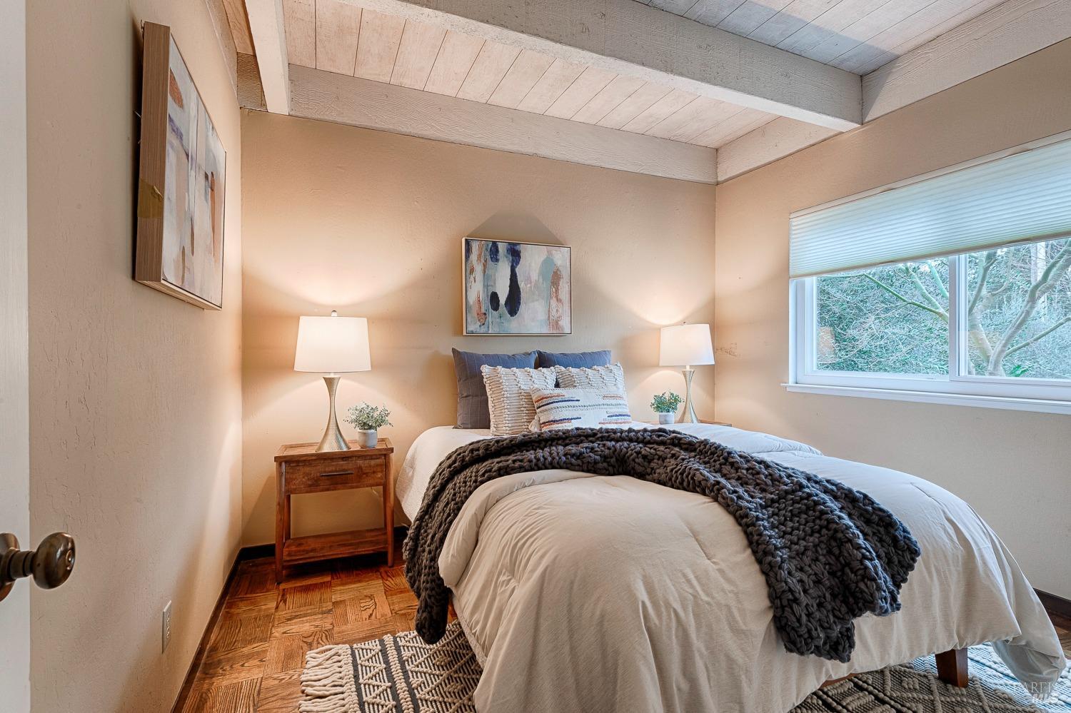 1050 Los Olivos Rd   in NE Santa Rosa