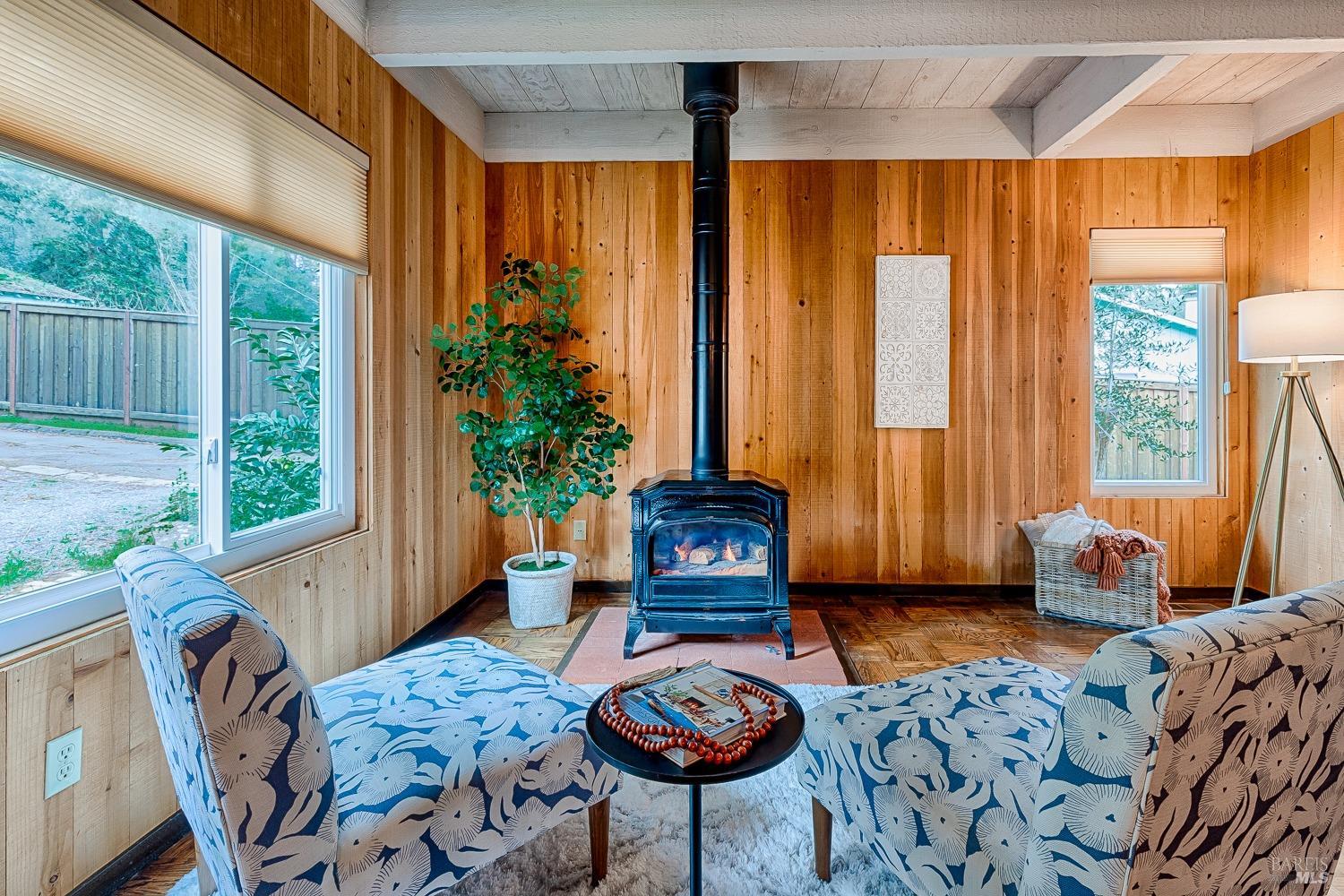 1050 Los Olivos Rd   in NE Santa Rosa