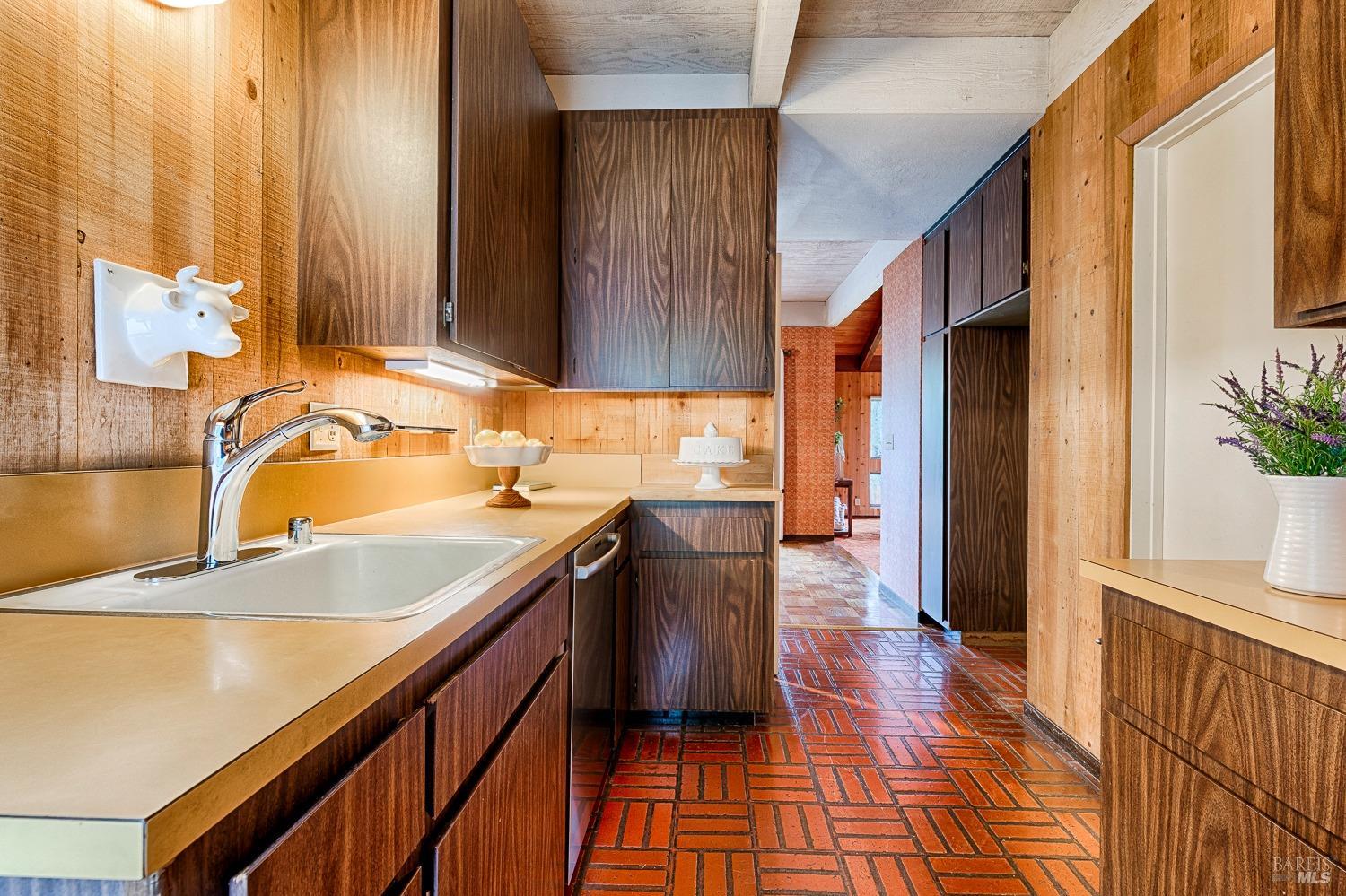 1050 Los Olivos Rd   in NE Santa Rosa