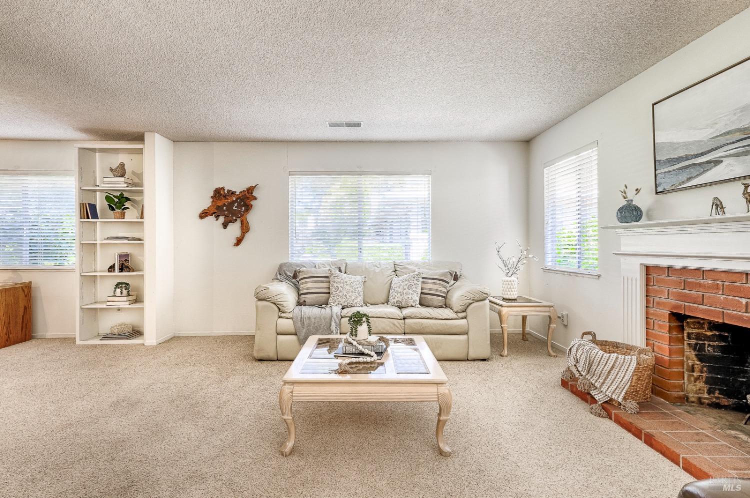 11 Meadowgreen Court