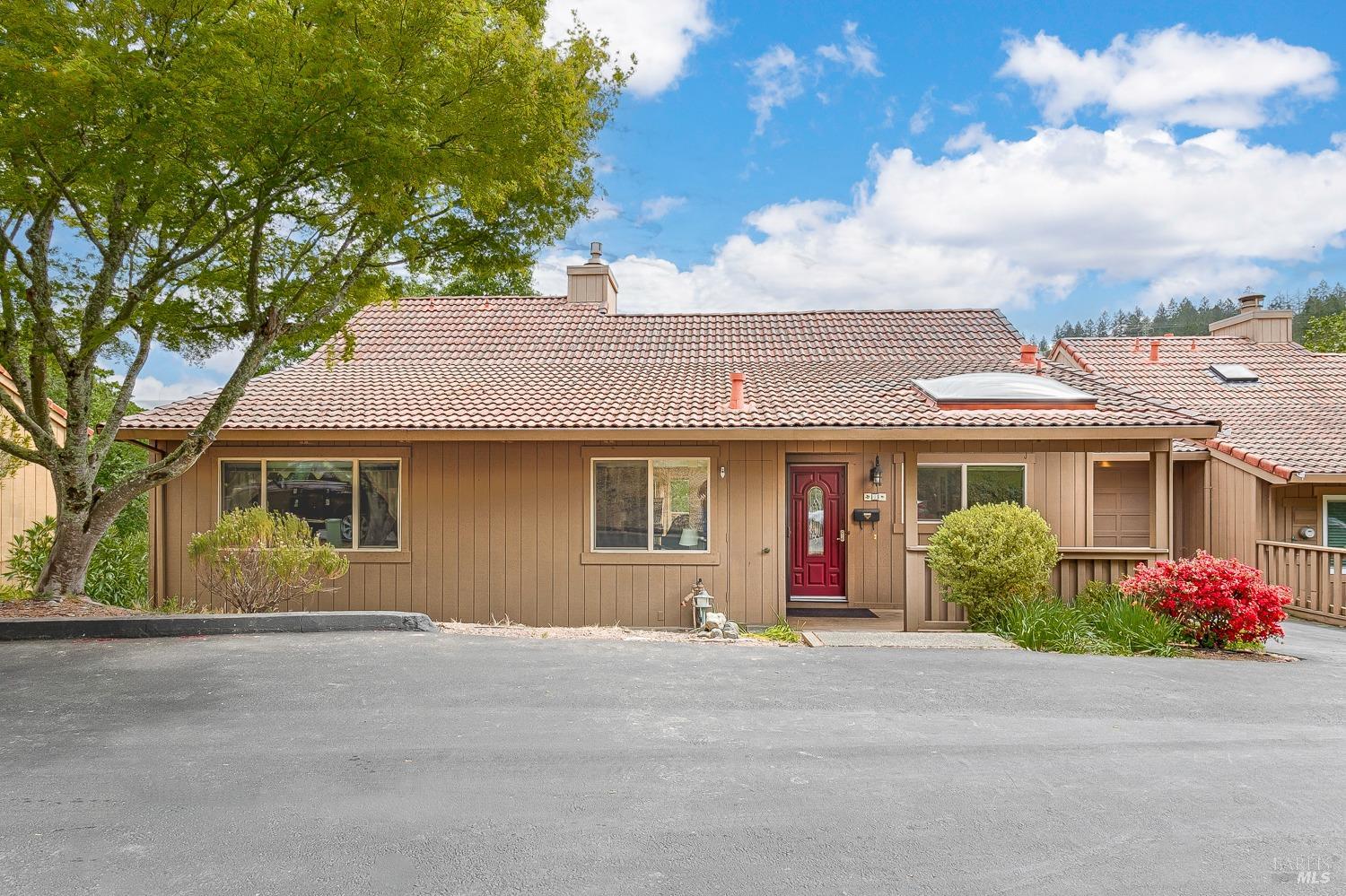 4 Oak Forest Lane