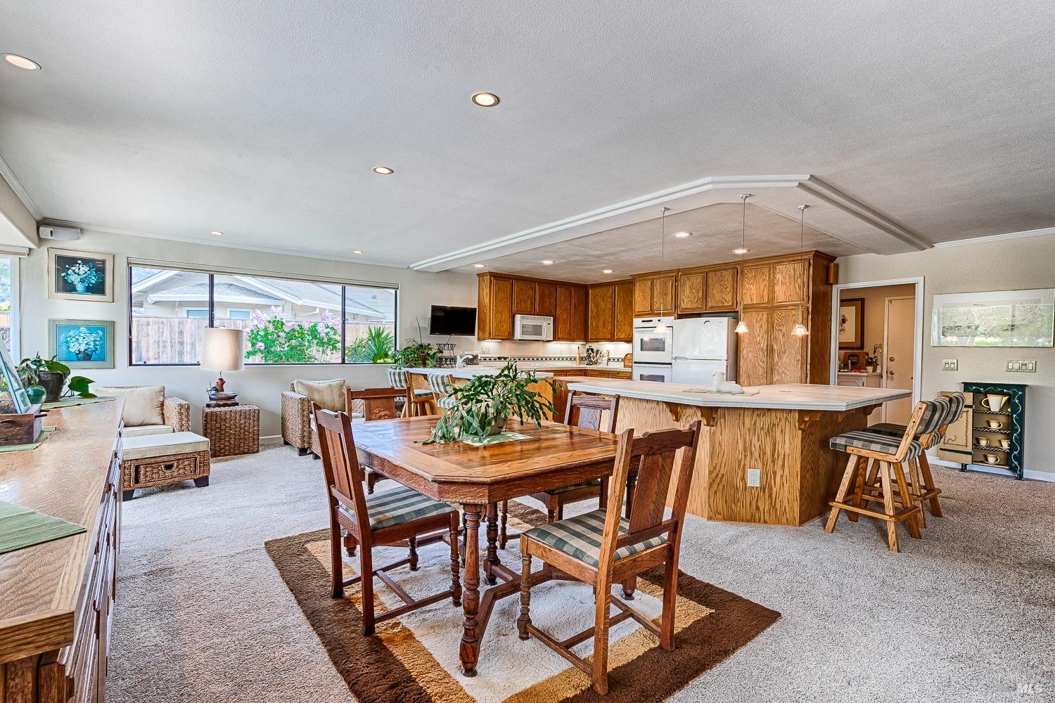 10 Valley Oaks Place