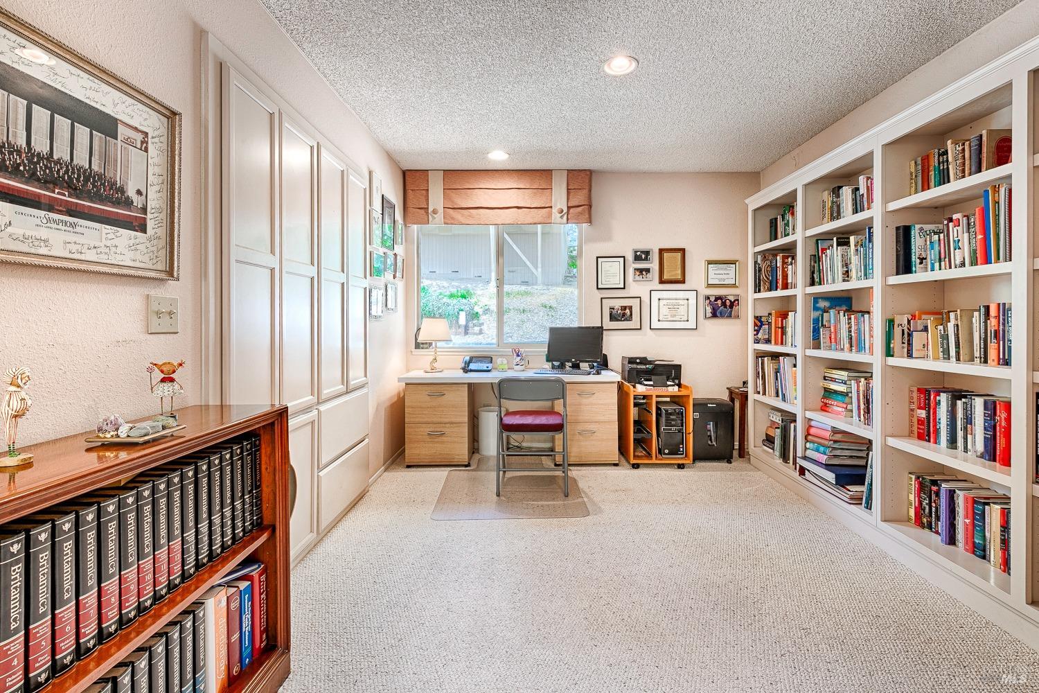 4 Oak Forest Lane