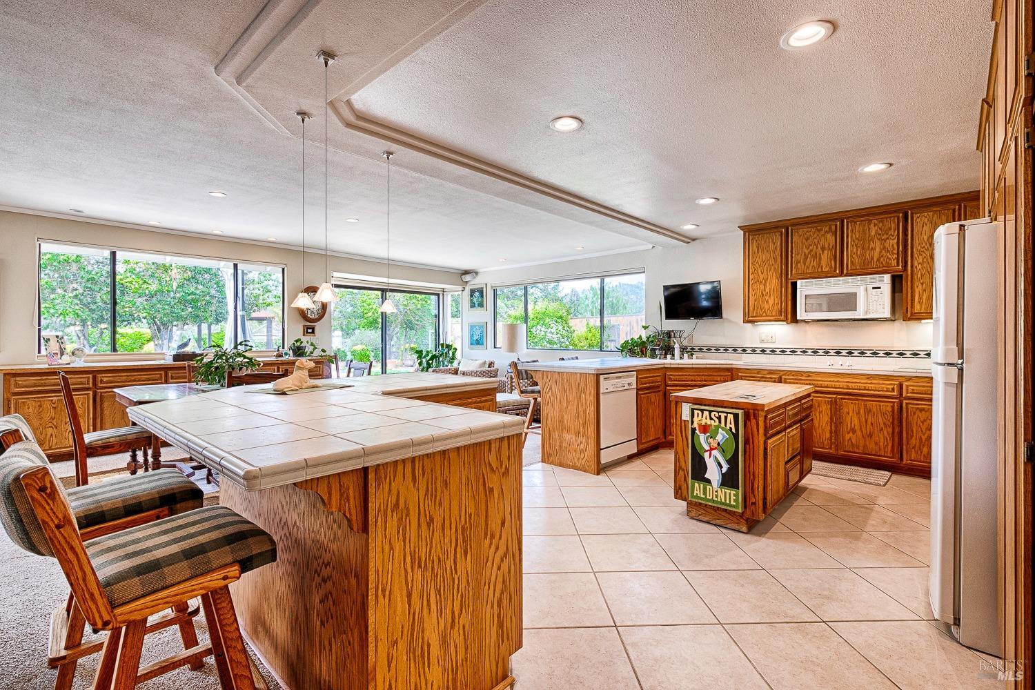 10 Valley Oaks Place