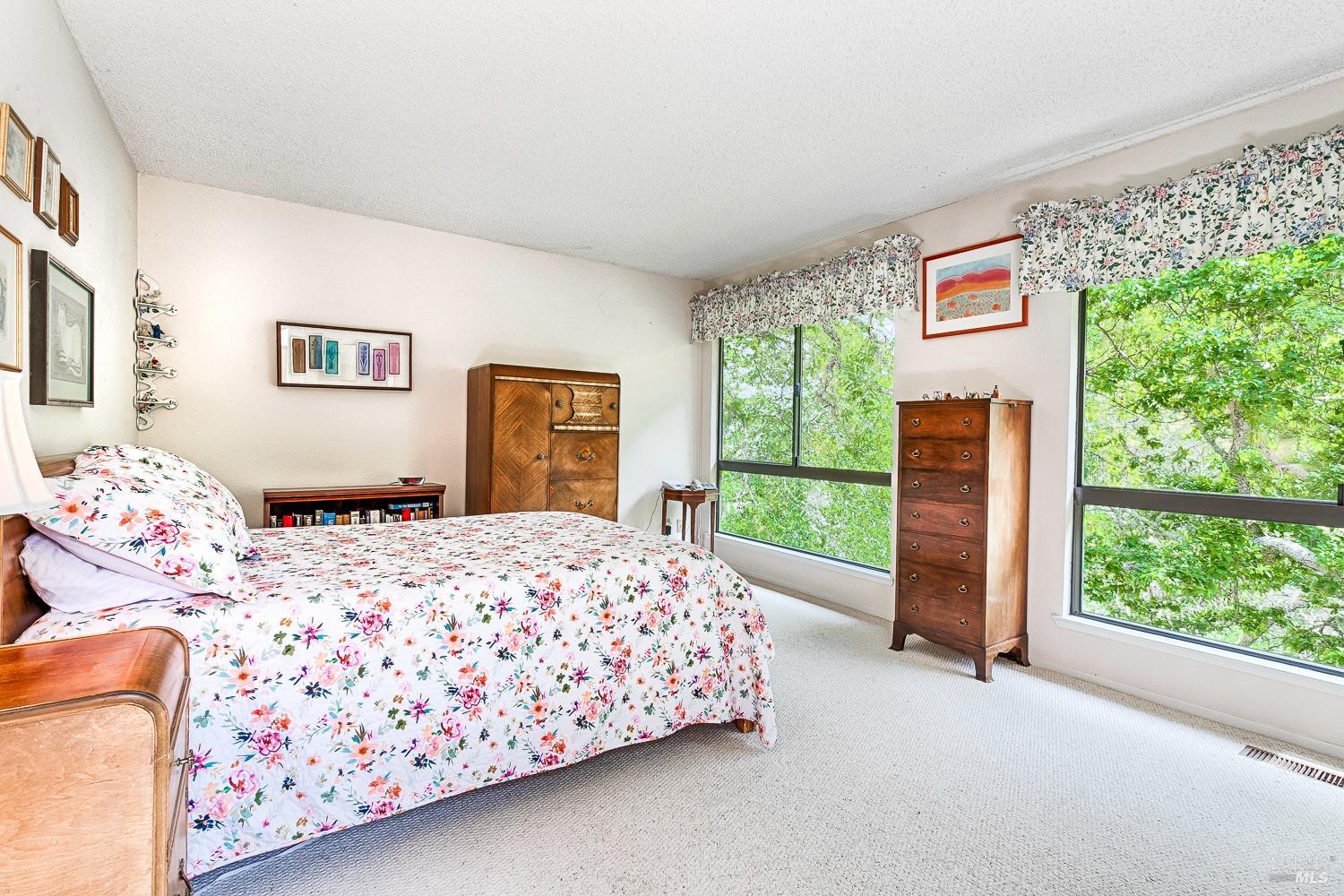 4 Oak Forest Lane