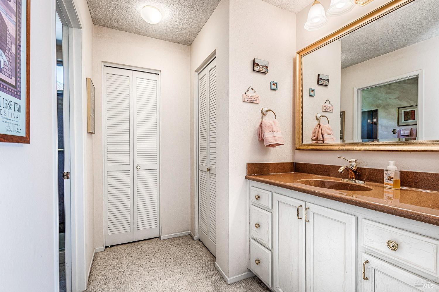 4 Oak Forest Lane