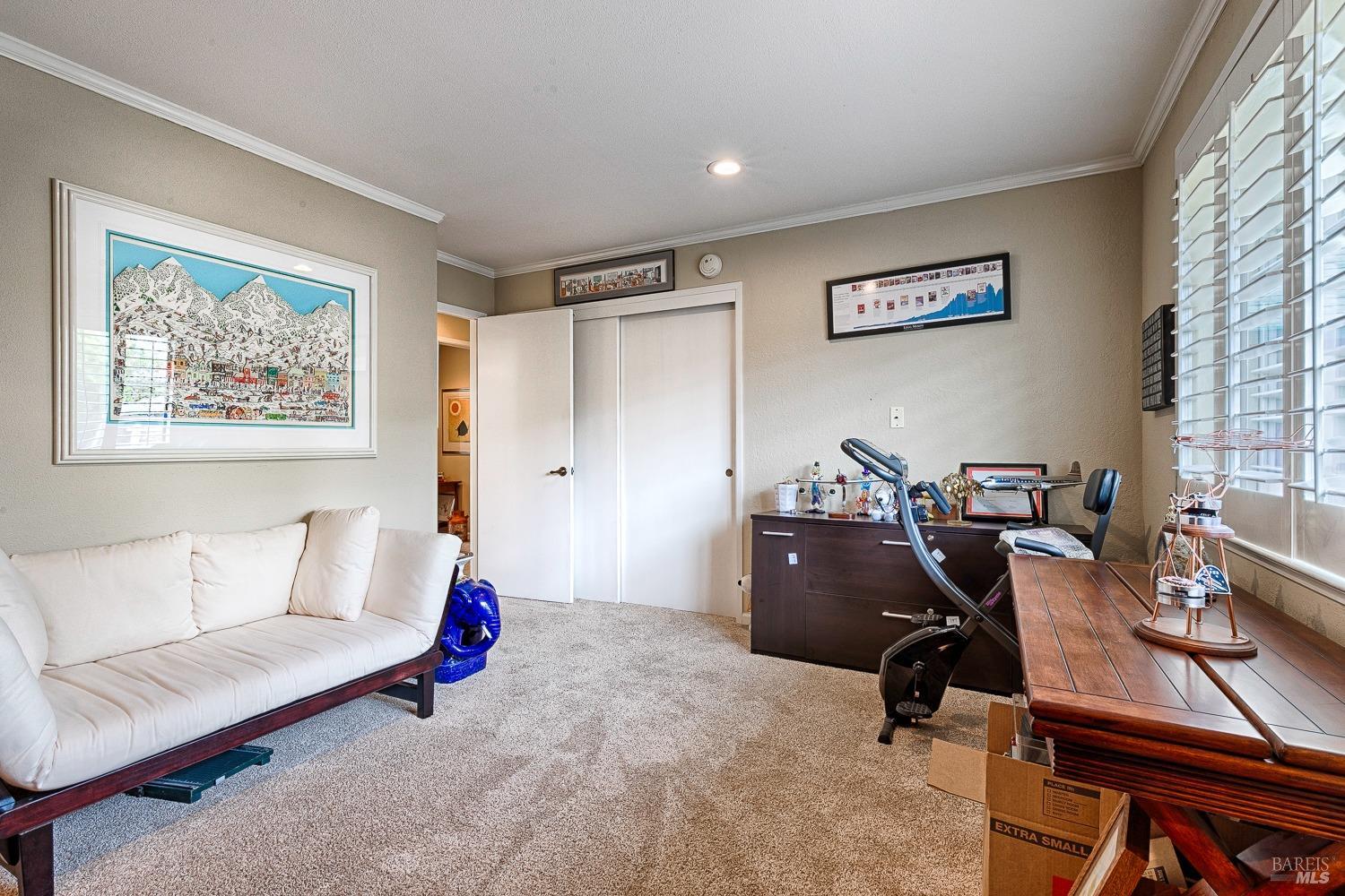 10 Valley Oaks Place