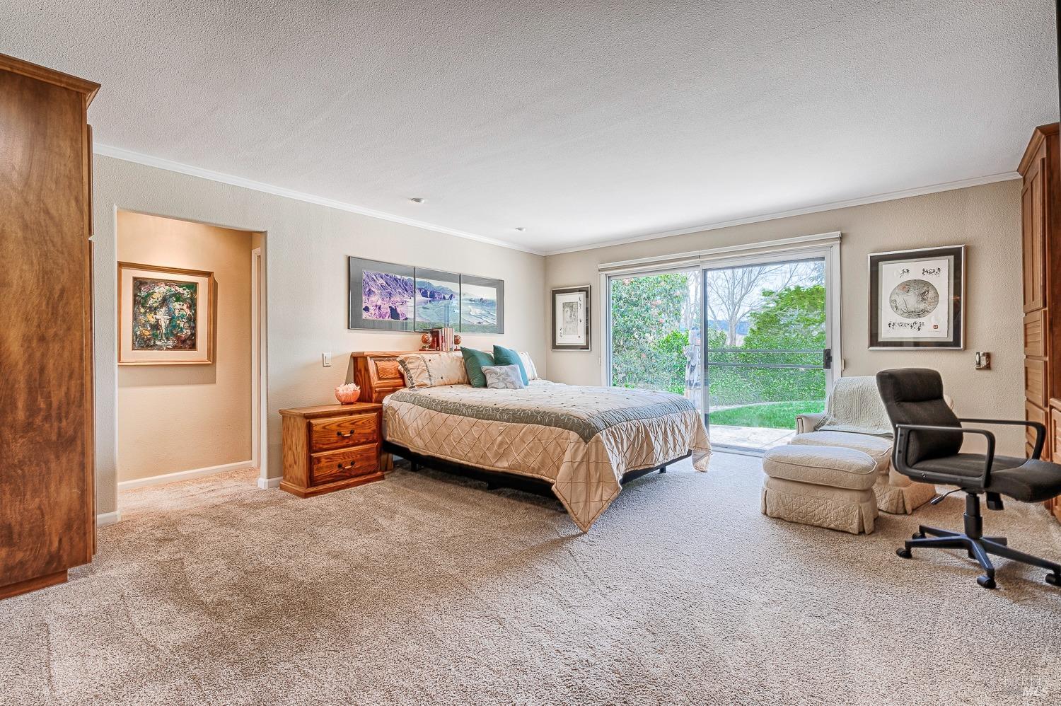 10 Valley Oaks Place