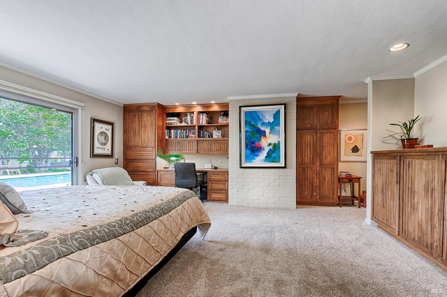 10 Valley Oaks Place