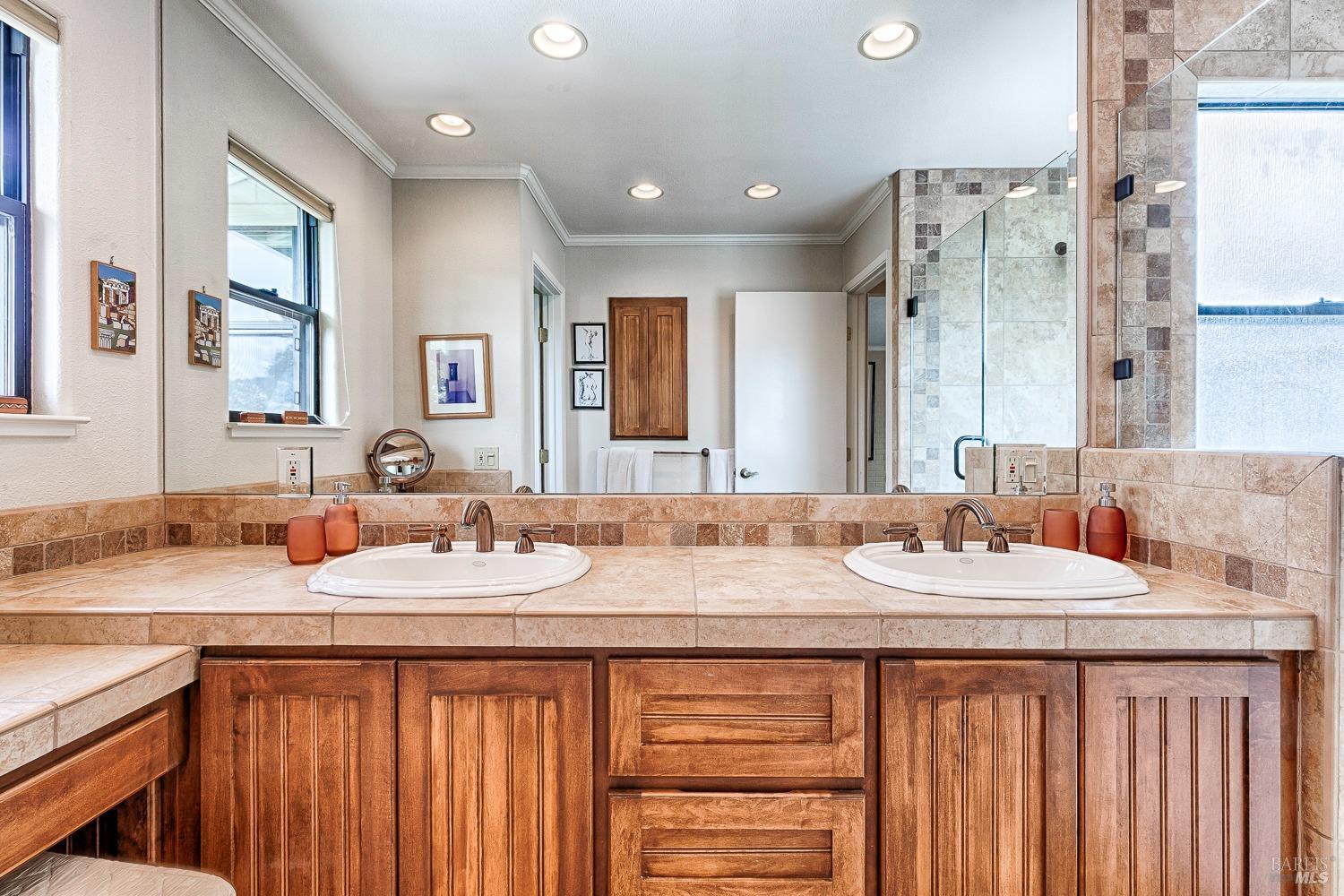 10 Valley Oaks Place