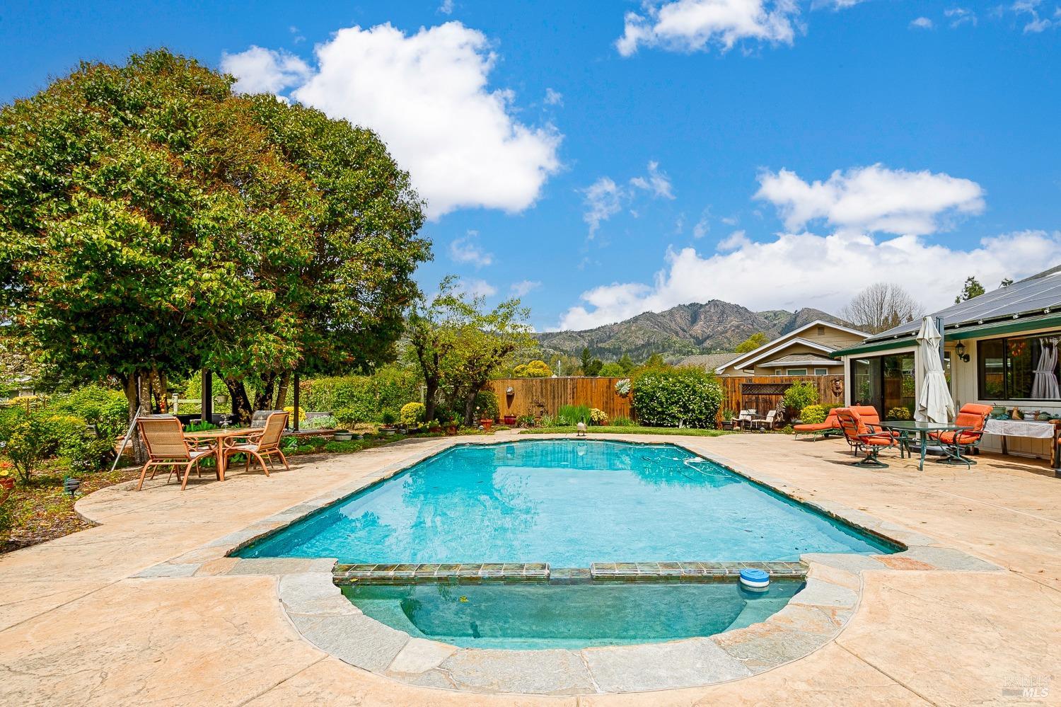10 Valley Oaks Place