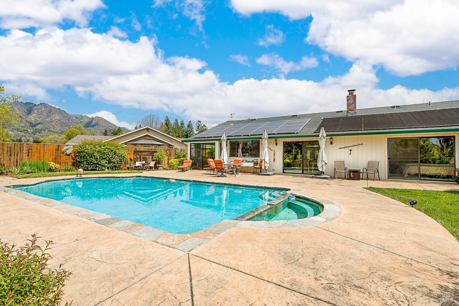 10 Valley Oaks Place