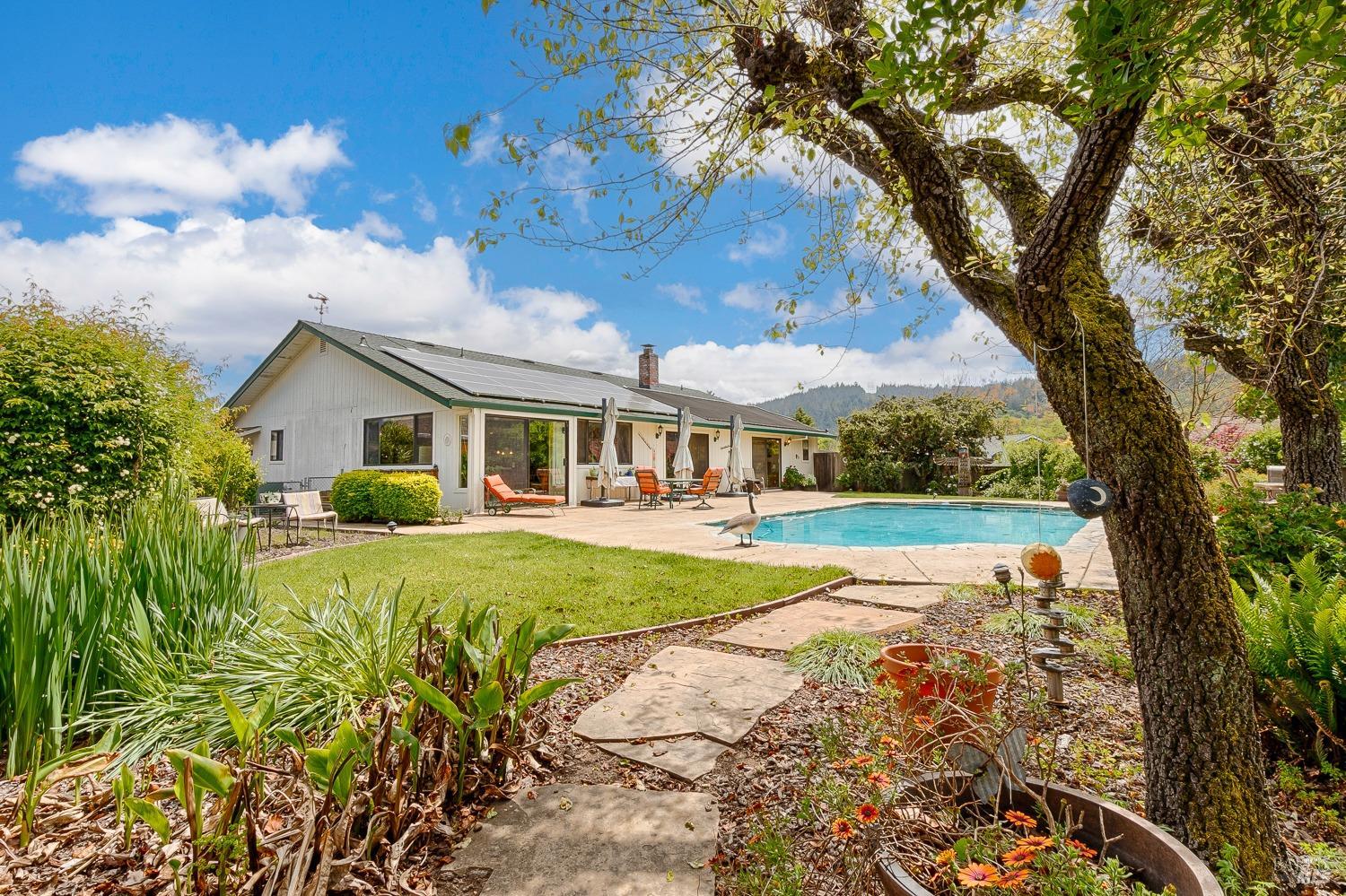 10 Valley Oaks Place