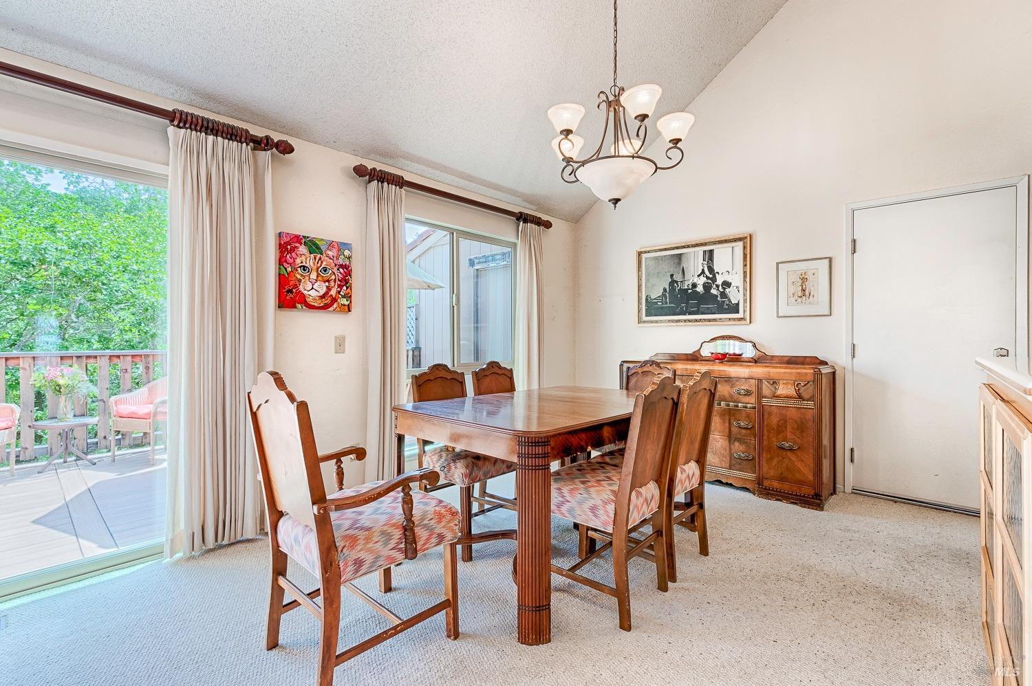 4 Oak Forest Lane